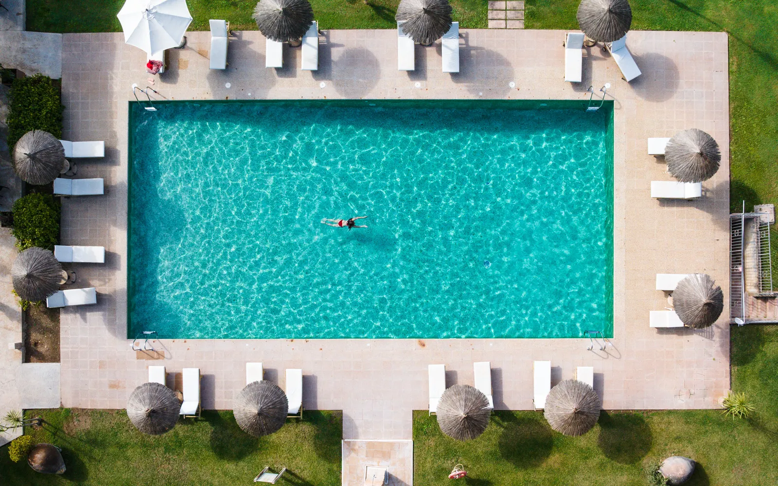 AFTERNOON PASS WITH POOL ACCESS + DINNER | Monday to Friday (4:00 PM – 11:00 PM)